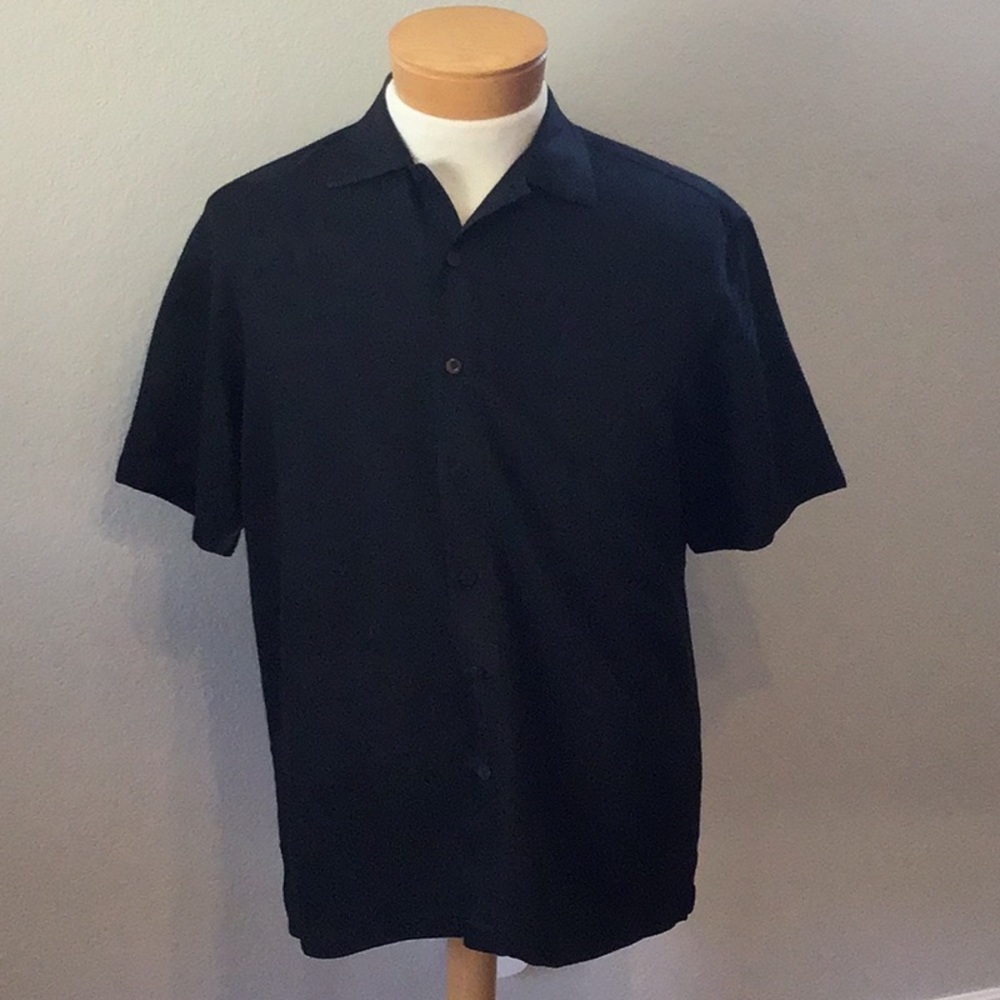 Men’s Casual Black Aloha Shirt in size Medium.